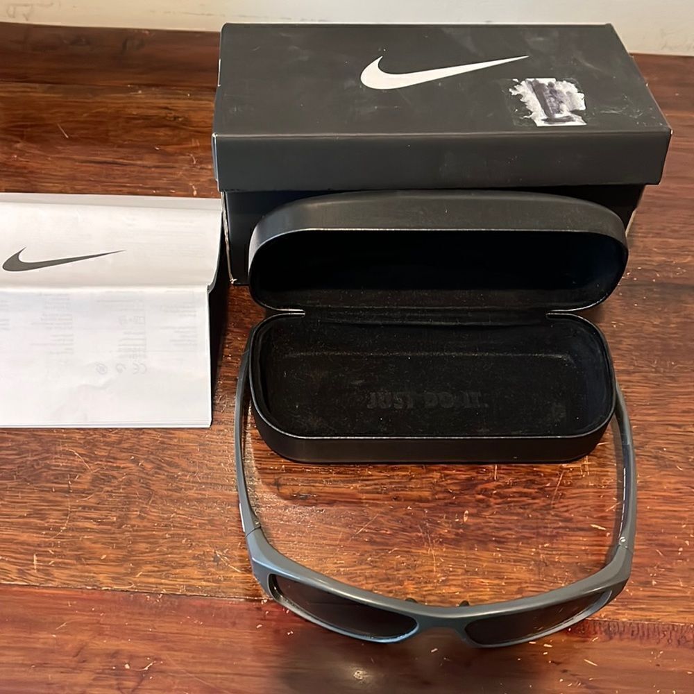 Unisex Nike NIKE BRAZEN SHADOW M CT8228 060 59 16-130 lenses Sunglasses-used